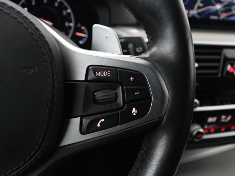 BMW 5 Serie Touring 530i xDrive M-sport High Executive | Panoramadak | Trekhaak | Head-up | 360 camera | Carplay | Harman/Kardon | Leder | Stuur/stoel verwarming | Virtual Dashboard | Cruise control |