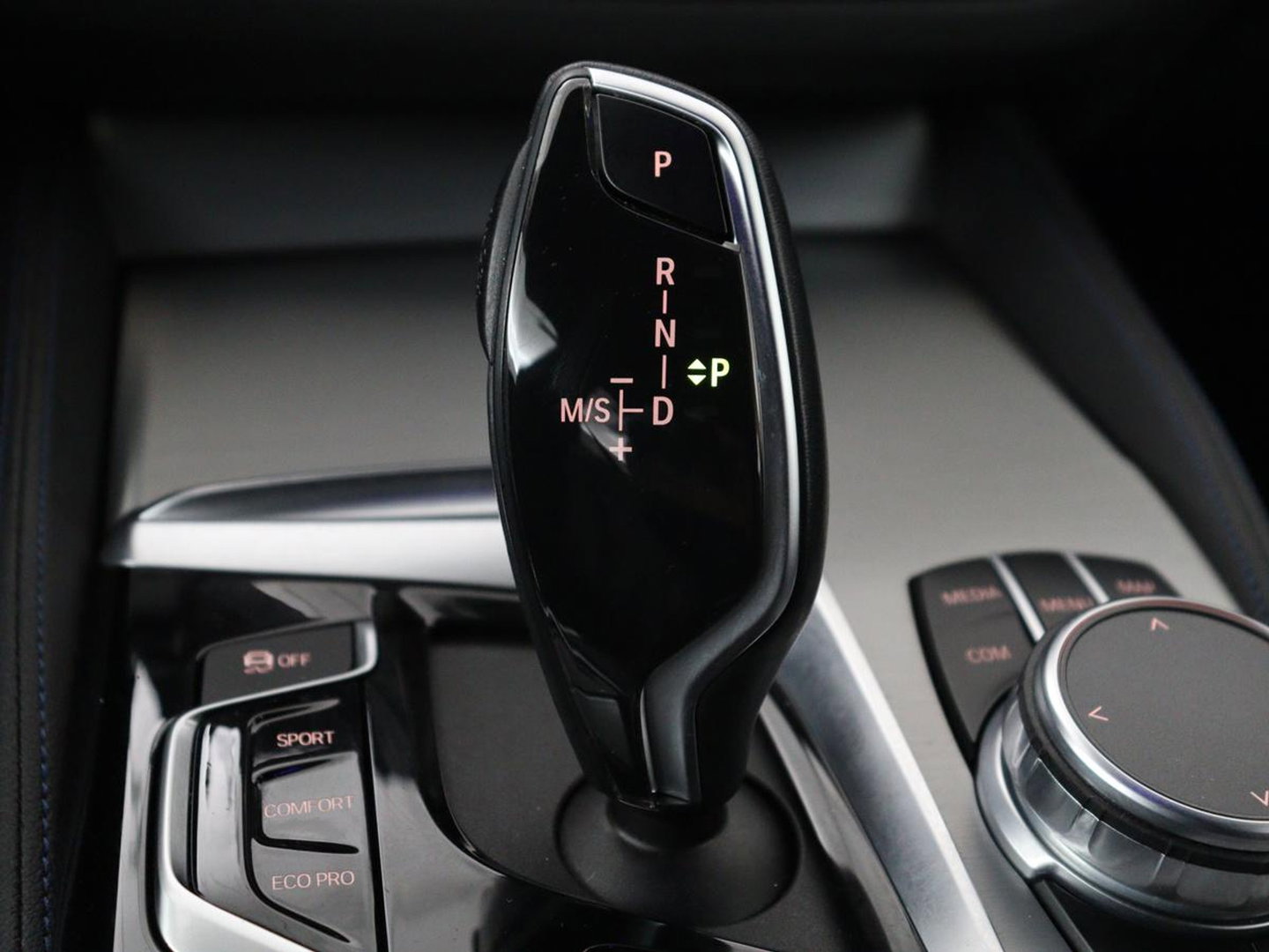 BMW 5 Serie Touring 530i xDrive M-sport High Executive | Panoramadak | Trekhaak | Head-up | 360 camera | Carplay | Harman/Kardon | Leder | Stuur/stoel verwarming | Virtual Dashboard | Cruise control |