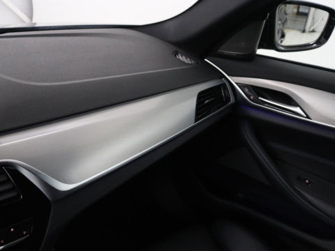 BMW 5 Serie Touring 530i xDrive M-sport High Executive | Panoramadak | Trekhaak | Head-up | 360 camera | Carplay | Harman/Kardon | Leder | Stuur/stoel verwarming | Virtual Dashboard | Cruise control |