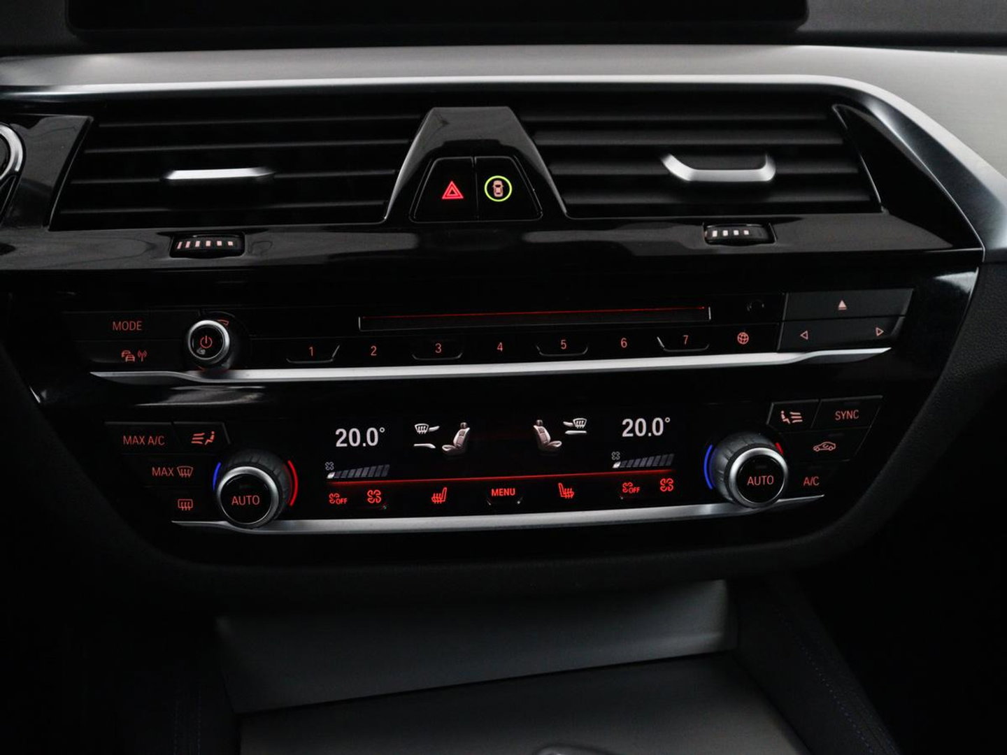 BMW 5 Serie Touring 530i xDrive M-sport High Executive | Panoramadak | Trekhaak | Head-up | 360 camera | Carplay | Harman/Kardon | Leder | Stuur/stoel verwarming | Virtual Dashboard | Cruise control |