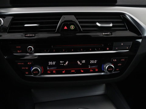 BMW 5 Serie Touring 530i xDrive M-sport High Executive | Panoramadak | Trekhaak | Head-up | 360 camera | Carplay | Harman/Kardon | Leder | Stuur/stoel verwarming | Virtual Dashboard | Cruise control |