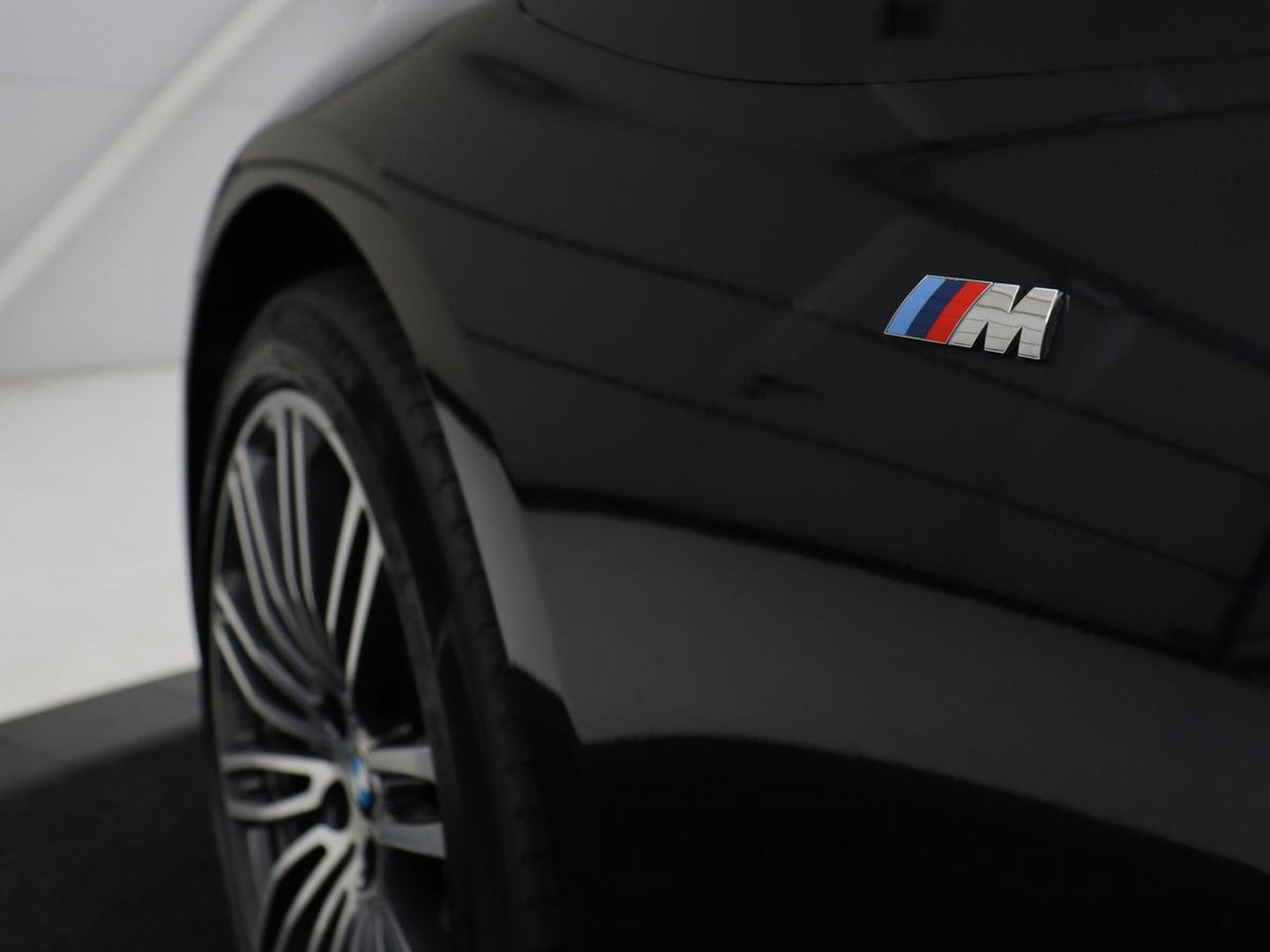 BMW 5 Serie Touring 530i xDrive M-sport High Executive | Panoramadak | Trekhaak | Head-up | 360 camera | Carplay | Harman/Kardon | Leder | Stuur/stoel verwarming | Virtual Dashboard | Cruise control |
