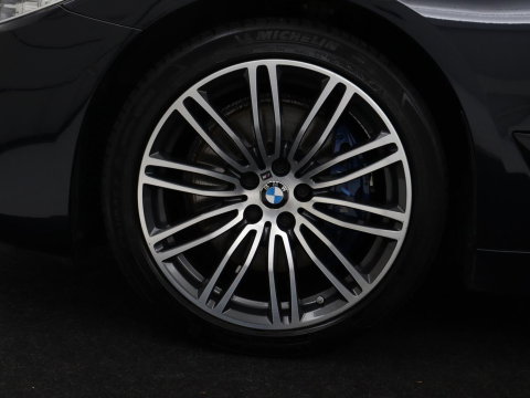 BMW 5 Serie Touring 530i xDrive M-sport High Executive | Panoramadak | Trekhaak | Head-up | 360 camera | Carplay | Harman/Kardon | Leder | Stuur/stoel verwarming | Virtual Dashboard | Cruise control |