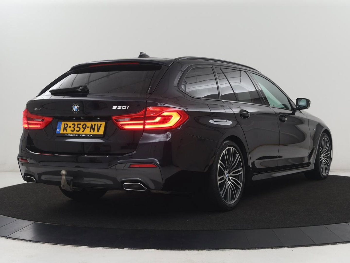BMW 5 Serie Touring 530i xDrive M-sport High Executive | Panoramadak | Trekhaak | Head-up | 360 camera | Carplay | Harman/Kardon | Leder | Stuur/stoel verwarming | Virtual Dashboard | Cruise control |