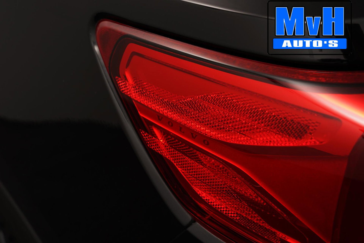 Volvo XC40 1.5 T5 PHEV R-Design|H/K|STUUR.STOELVW|CAM|SOH86%