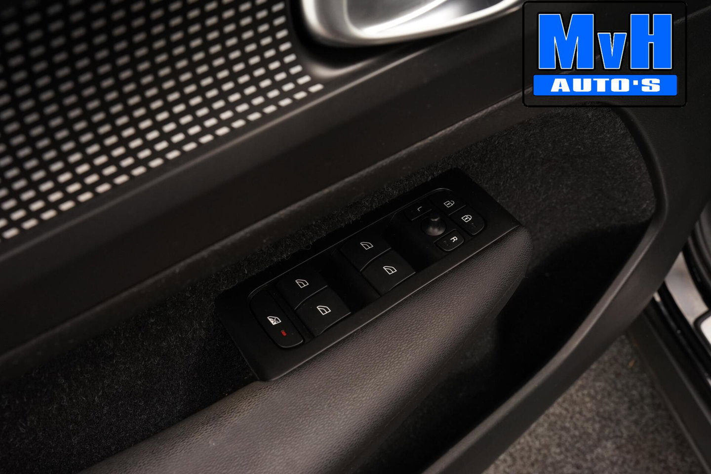 Volvo XC40 1.5 T5 PHEV R-Design|H/K|STUUR.STOELVW|CAM|SOH86%