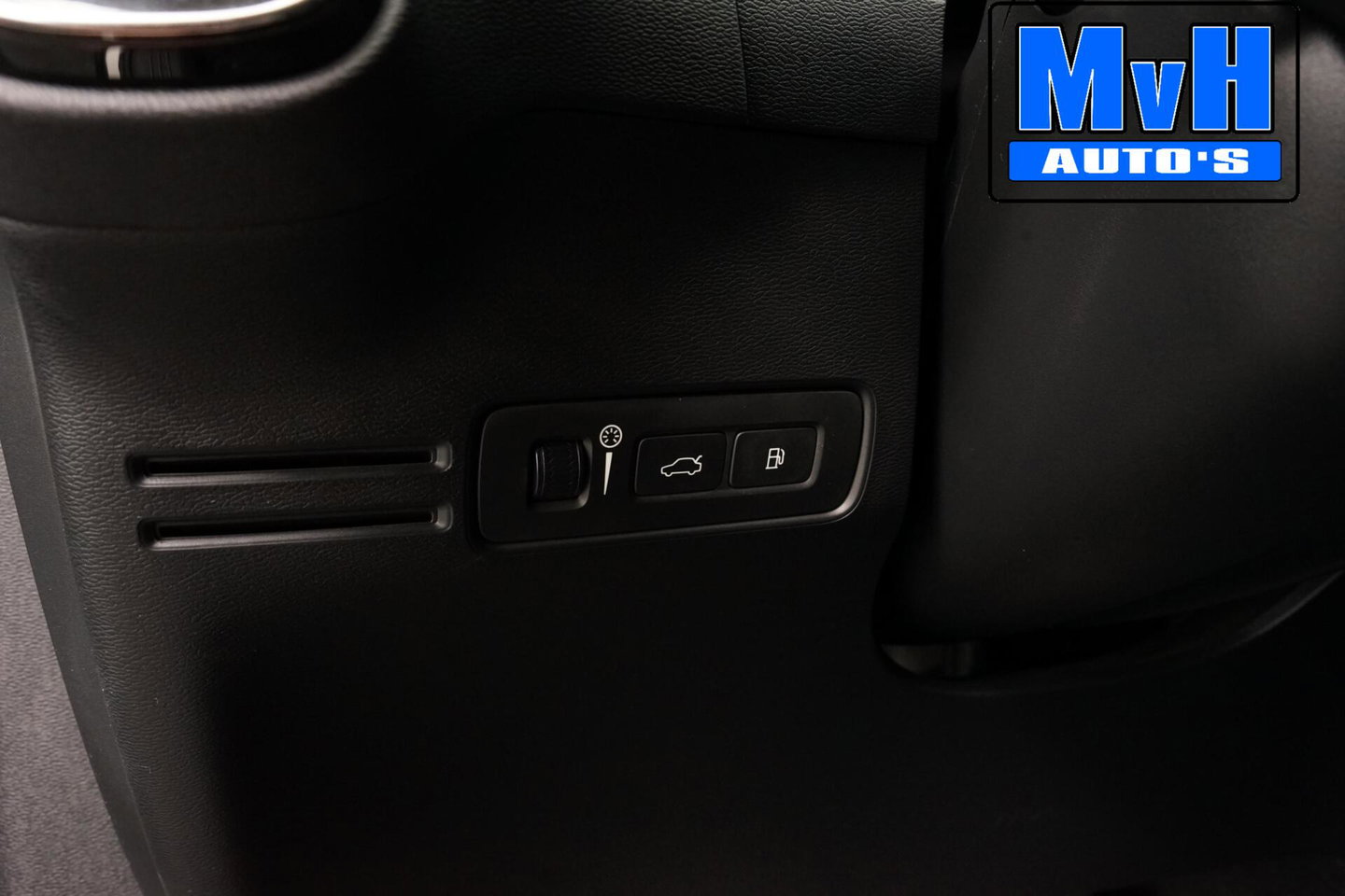 Volvo XC40 1.5 T5 PHEV R-Design|H/K|STUUR.STOELVW|CAM|SOH86%