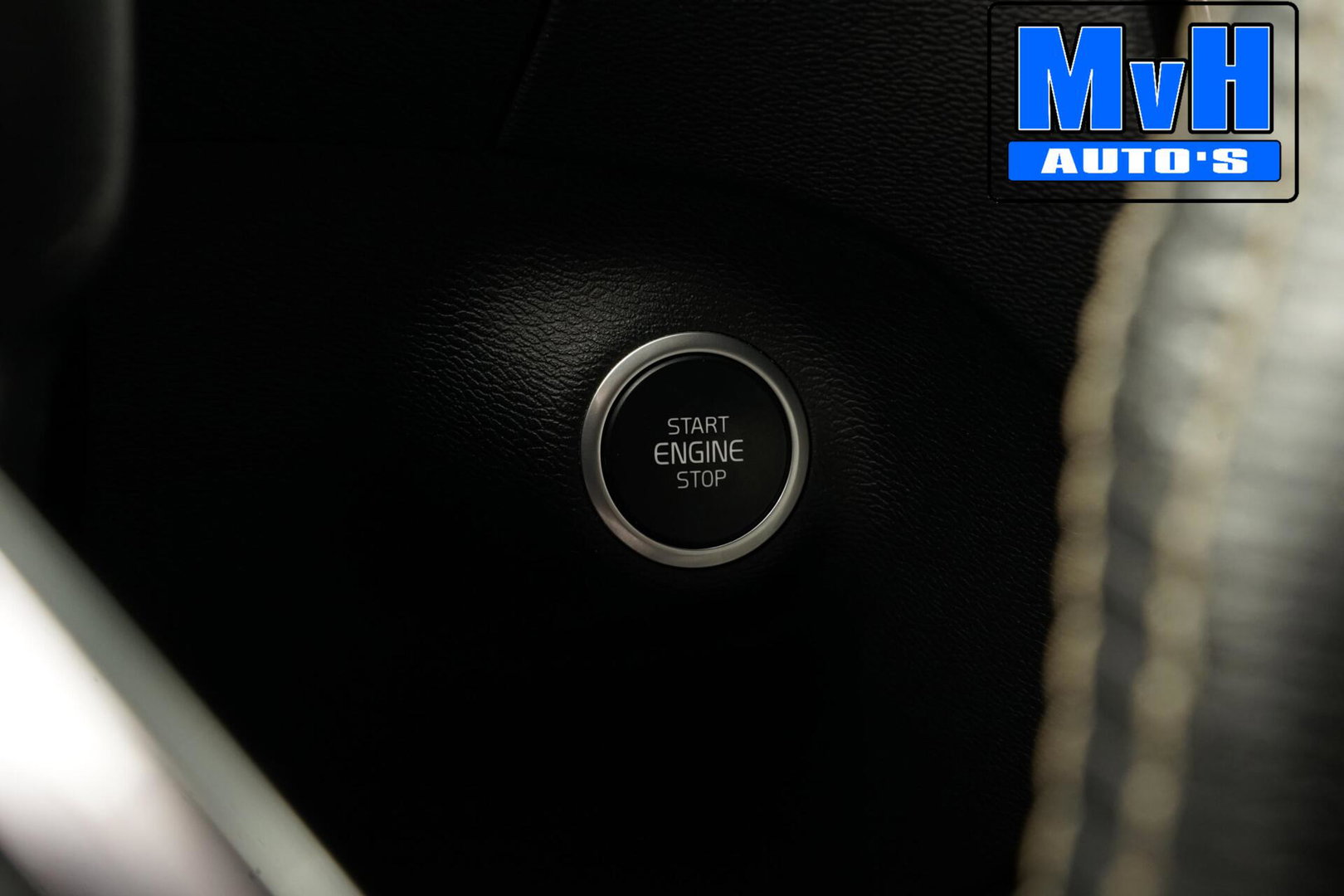 Volvo XC40 1.5 T5 PHEV R-Design|H/K|STUUR.STOELVW|CAM|SOH86%