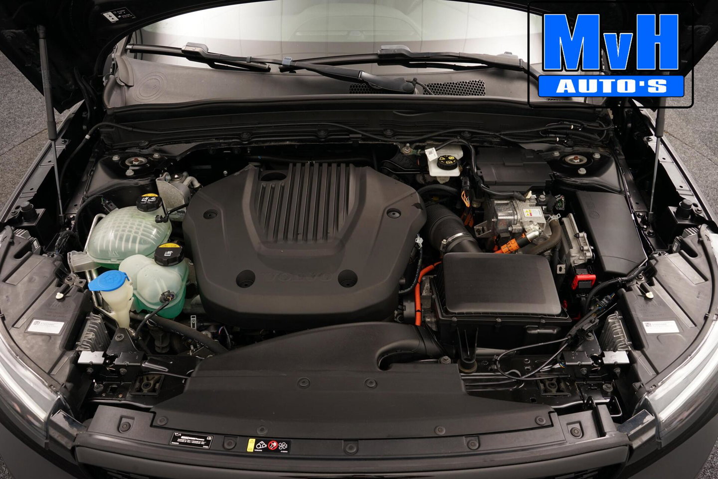 Volvo XC40 1.5 T5 PHEV R-Design|H/K|STUUR.STOELVW|CAM|SOH86%