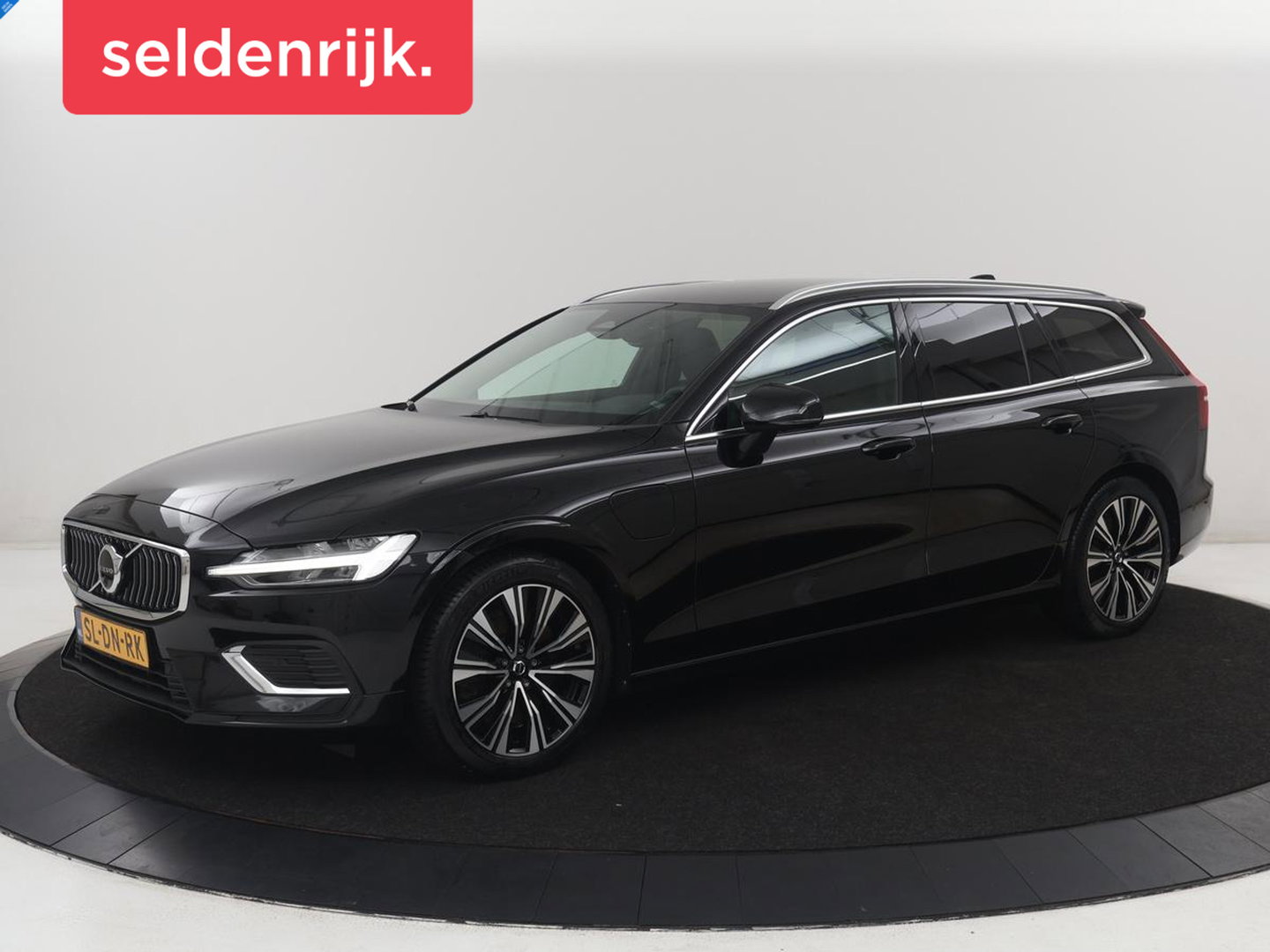Volvo V60 2.0 T6 Plug-in hybrid AWD Core Bright | SOH 97.0% | Leder | Harman/Kardon | 360 camera | Stuur/stoel verwarming | Carplay | Climate control | Memory | Full LED |