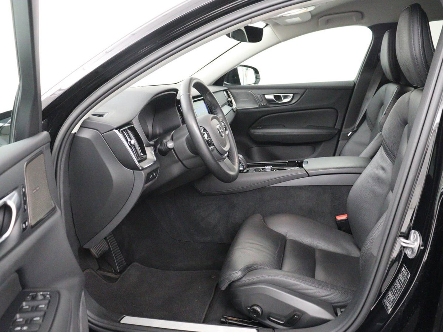Volvo V60 2.0 T6 Plug-in hybrid AWD Core Bright | SOH 97.0% | Leder | Harman/Kardon | 360 camera | Stuur/stoel verwarming | Carplay | Climate control | Memory | Full LED |