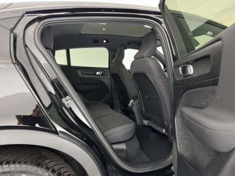 Volvo C40 Recharge Core 69 kWh [3-Fase-11kW] {SoH-93%} (INCL.BTW) Aut. *PANO | DIGI-COCKPIT | FULL-LED | CAMERA | NAVI-FULLMAP | ECC | PDC | HEATED-SPORTSEATS | PRIVACY-GLASS | 19''ALU*