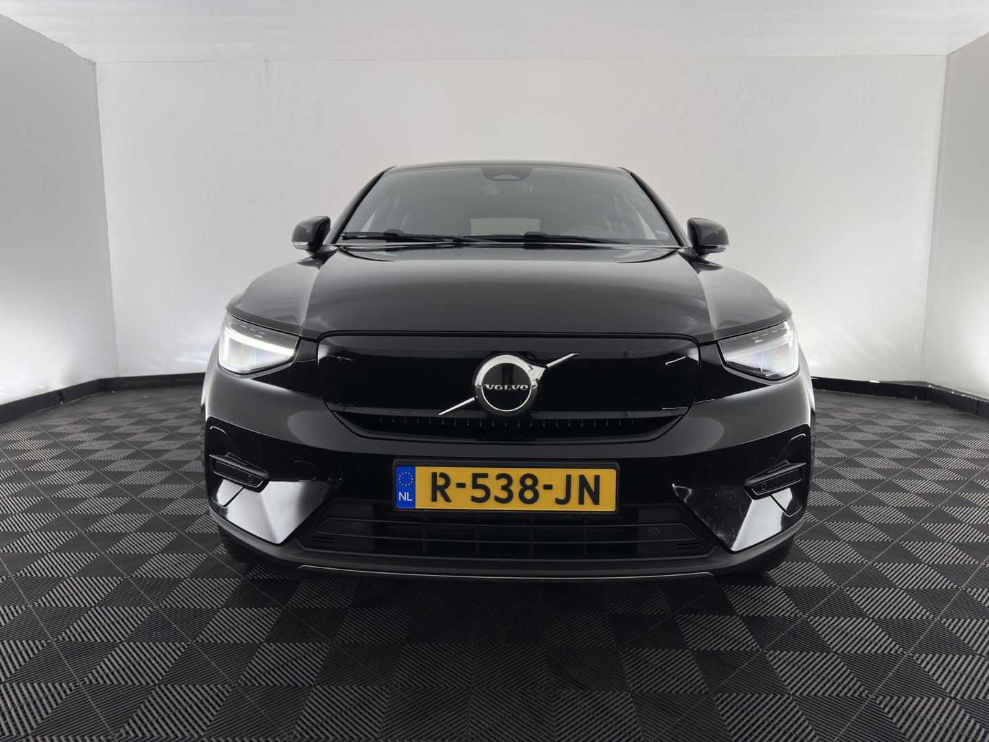 Volvo C40 Recharge Core 69 kWh [3-Fase-11kW] {SoH-93%} (INCL.BTW) Aut. *PANO | DIGI-COCKPIT | FULL-LED | CAMERA | NAVI-FULLMAP | ECC | PDC | HEATED-SPORTSEATS | PRIVACY-GLASS | 19''ALU*