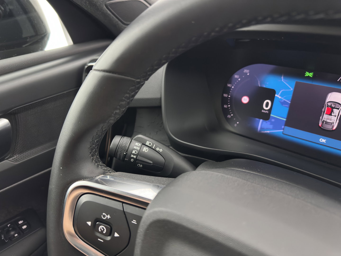 Volvo C40 Recharge Core 69 kWh [3-Fase-11kW] {SoH-93%} (INCL.BTW) Aut. *PANO | DIGI-COCKPIT | FULL-LED | CAMERA | NAVI-FULLMAP | ECC | PDC | HEATED-SPORTSEATS | PRIVACY-GLASS | 19''ALU*