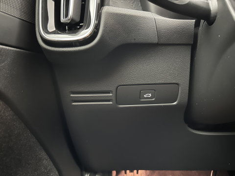 Volvo C40 Recharge Core 69 kWh [3-Fase-11kW] {SoH-93%} (INCL.BTW) Aut. *PANO | DIGI-COCKPIT | FULL-LED | CAMERA | NAVI-FULLMAP | ECC | PDC | HEATED-SPORTSEATS | PRIVACY-GLASS | 19''ALU*