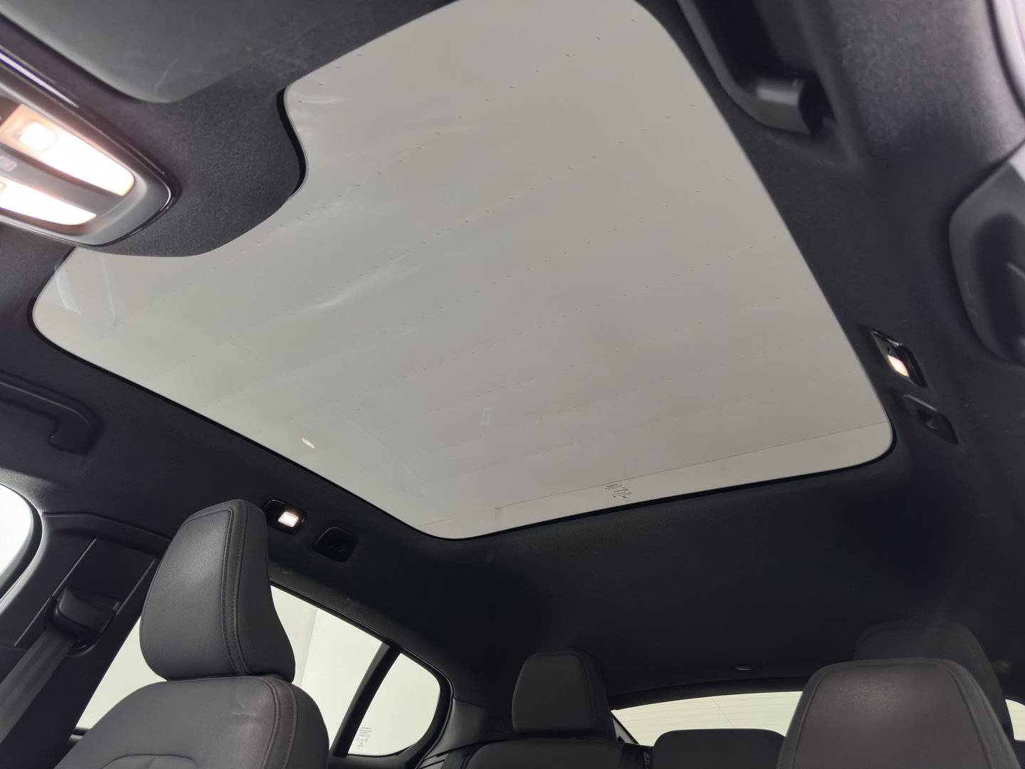 Volvo C40 Recharge Core 69 kWh [3-Fase-11kW] {SoH-93%} (INCL.BTW) Aut. *PANO | DIGI-COCKPIT | FULL-LED | CAMERA | NAVI-FULLMAP | ECC | PDC | HEATED-SPORTSEATS | PRIVACY-GLASS | 19''ALU*