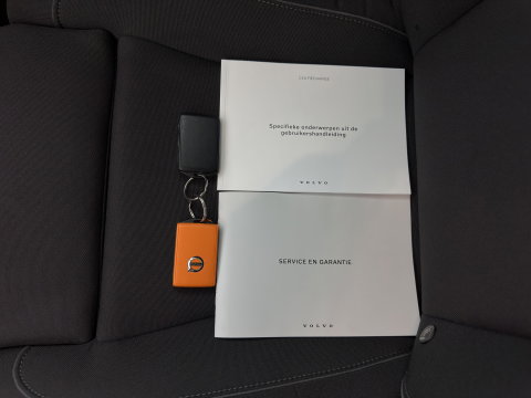 Volvo C40 Recharge Core 69 kWh [3-Fase-11kW] {SoH-93%} (INCL.BTW) Aut. *PANO | DIGI-COCKPIT | FULL-LED | CAMERA | NAVI-FULLMAP | ECC | PDC | HEATED-SPORTSEATS | PRIVACY-GLASS | 19''ALU*