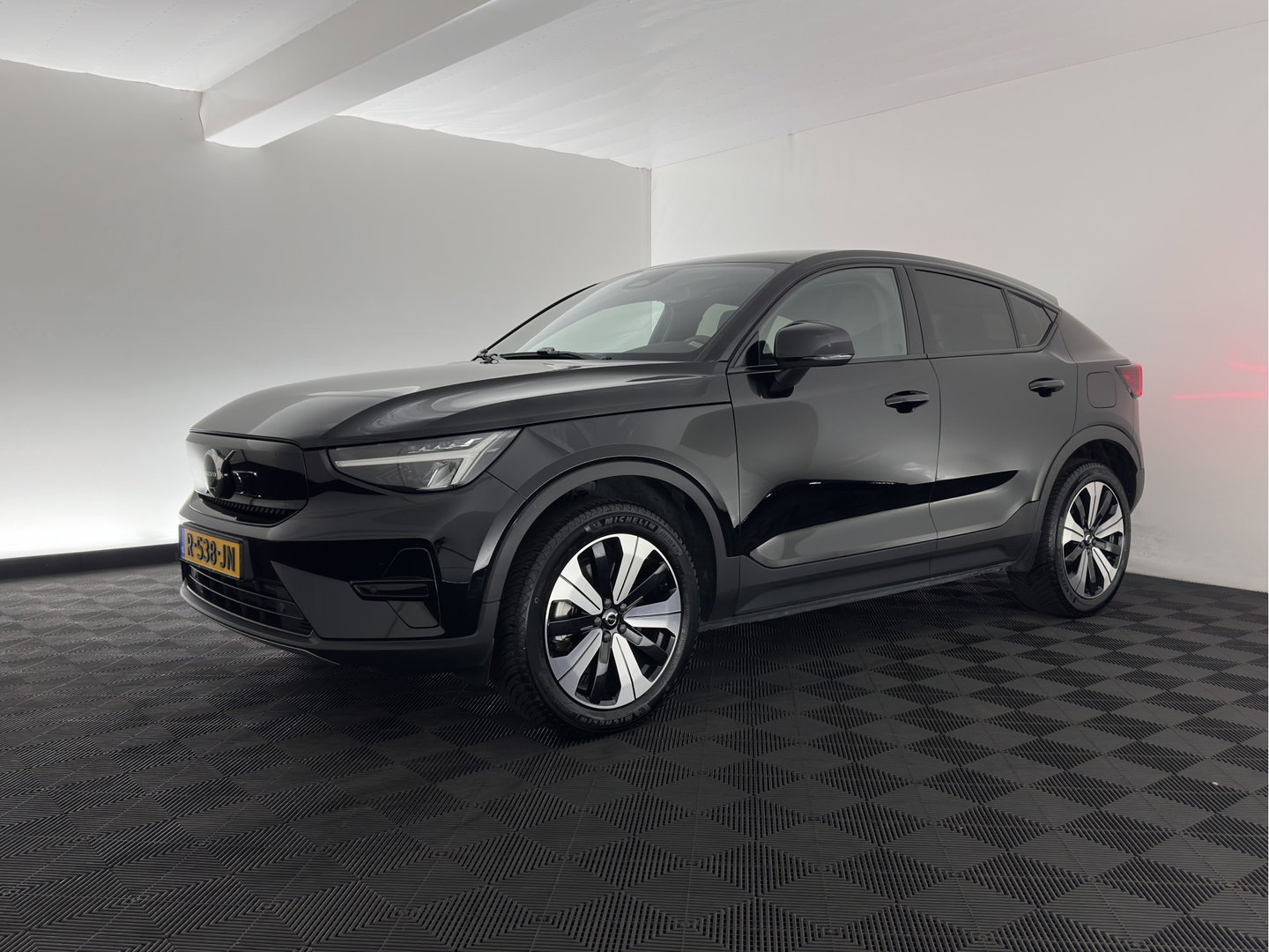 Volvo C40 Recharge Core 69 kWh [3-Fase-11kW] {SoH-93%} (INCL.BTW) Aut. *PANO | DIGI-COCKPIT | FULL-LED | CAMERA | NAVI-FULLMAP | ECC | PDC | HEATED-SPORTSEATS | PRIVACY-GLASS | 19''ALU*