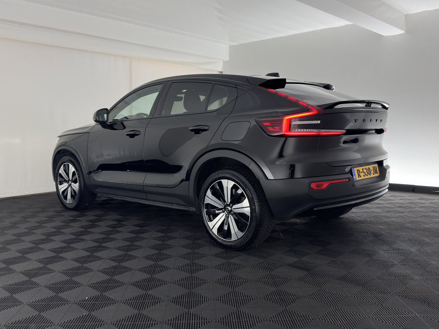 Volvo C40 Recharge Core 69 kWh [3-Fase-11kW] {SoH-93%} (INCL.BTW) Aut. *PANO | DIGI-COCKPIT | FULL-LED | CAMERA | NAVI-FULLMAP | ECC | PDC | HEATED-SPORTSEATS | PRIVACY-GLASS | 19''ALU*