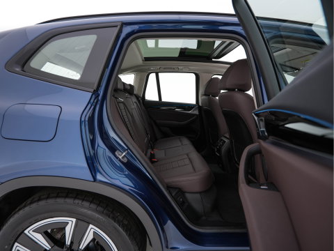 BMW iX3 Executive 80 kWh [3-Fase-11kW ] {SoH-98%} (INCL-BTW) Aut. *PANO | LEATHER | ADAPTIVE-CRUISE | FULL-LED | MEMORY-PACK | DIGI-COCKPIT | HEATED-COMFORTSEATS | KEYLESS | CAMERA | DAB+ | 19''ALU*