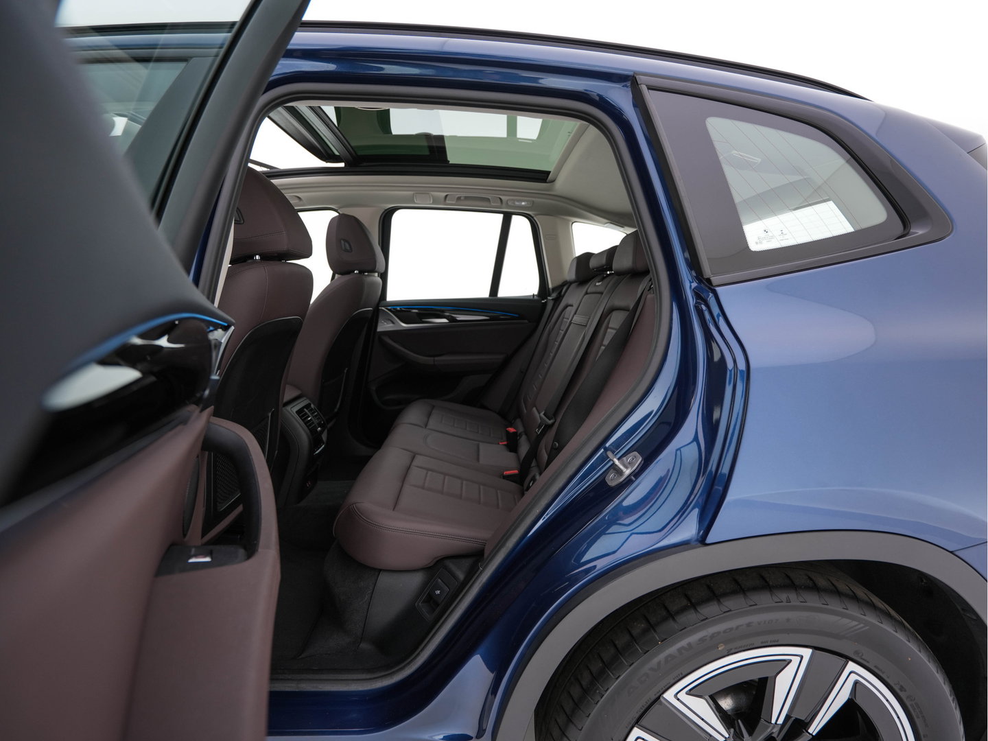 BMW iX3 Executive 80 kWh [3-Fase-11kW ] {SoH-98%} (INCL-BTW) Aut. *PANO | LEATHER | ADAPTIVE-CRUISE | FULL-LED | MEMORY-PACK | DIGI-COCKPIT | HEATED-COMFORTSEATS | KEYLESS | CAMERA | DAB+ | 19''ALU*