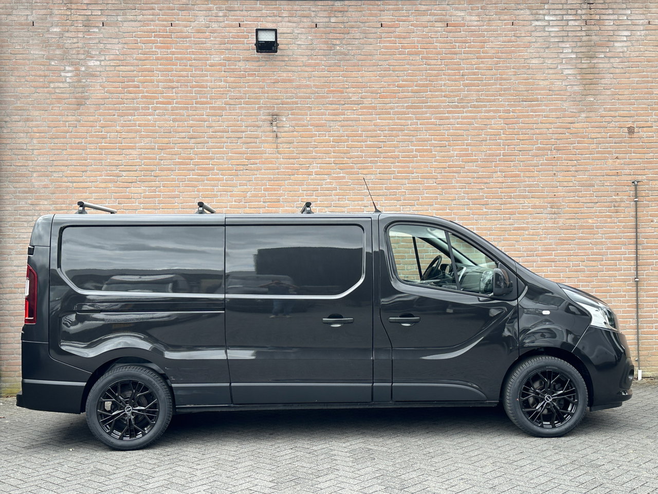Nissan NV300