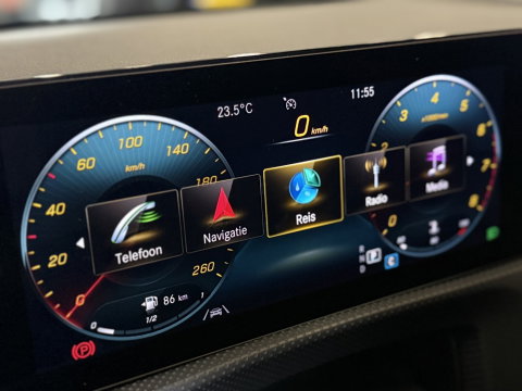 Mercedes-Benz CLA-Klasse Shooting Brake 250 225PK AMG / panorama / *NAP*
