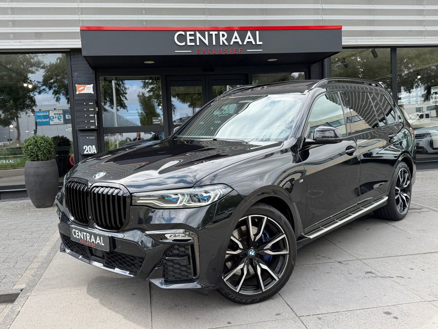BMW X7 XDrive40i High Exe M-sport 7P|Pano|TV|Massage|Memory|Sky-Lounge|Soft-Close|Laser-Lights
