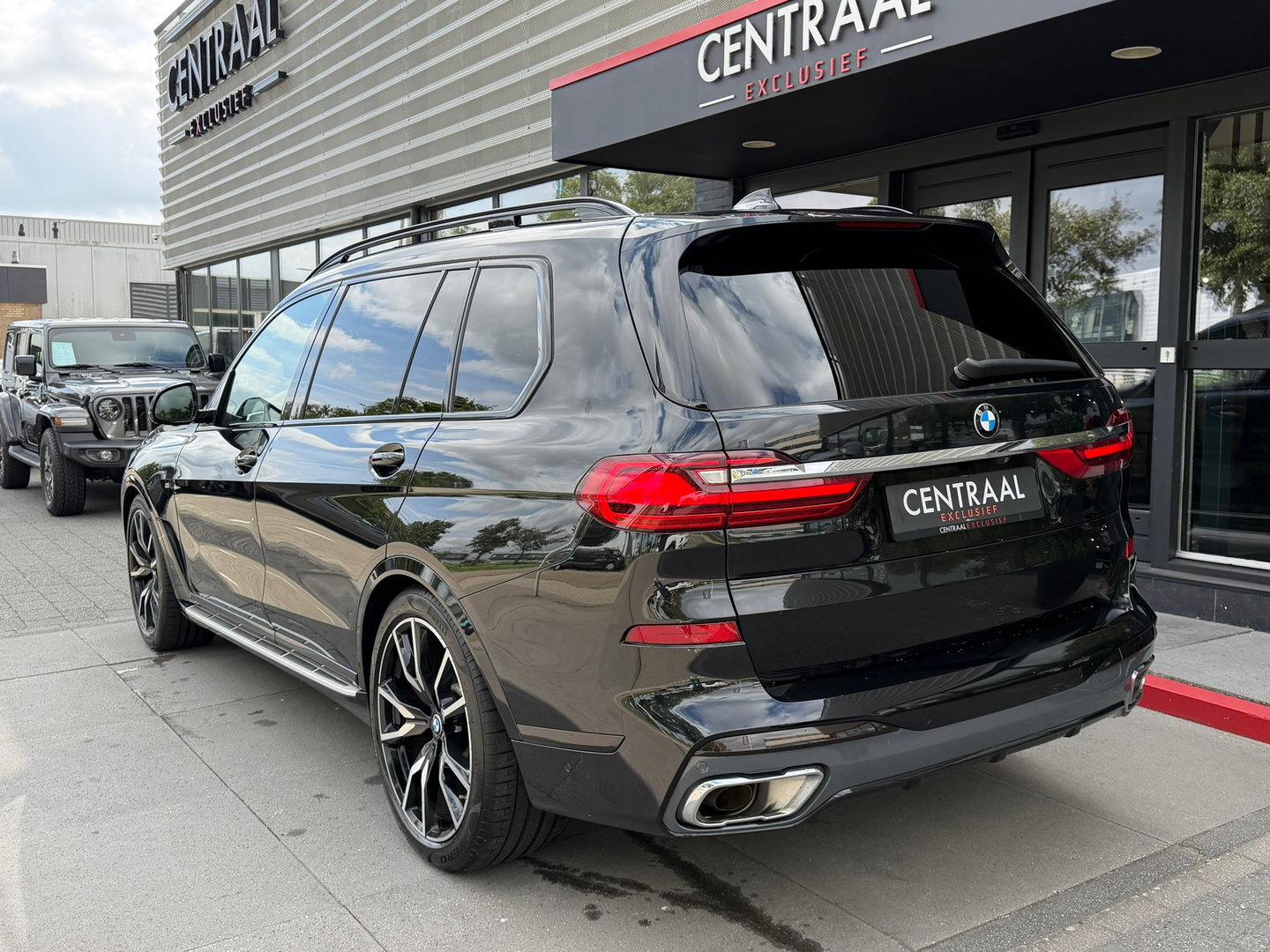 BMW X7 XDrive40i High Exe M-sport 7P|Pano|TV|Massage|Memory|Sky-Lounge|Soft-Close|Laser-Lights