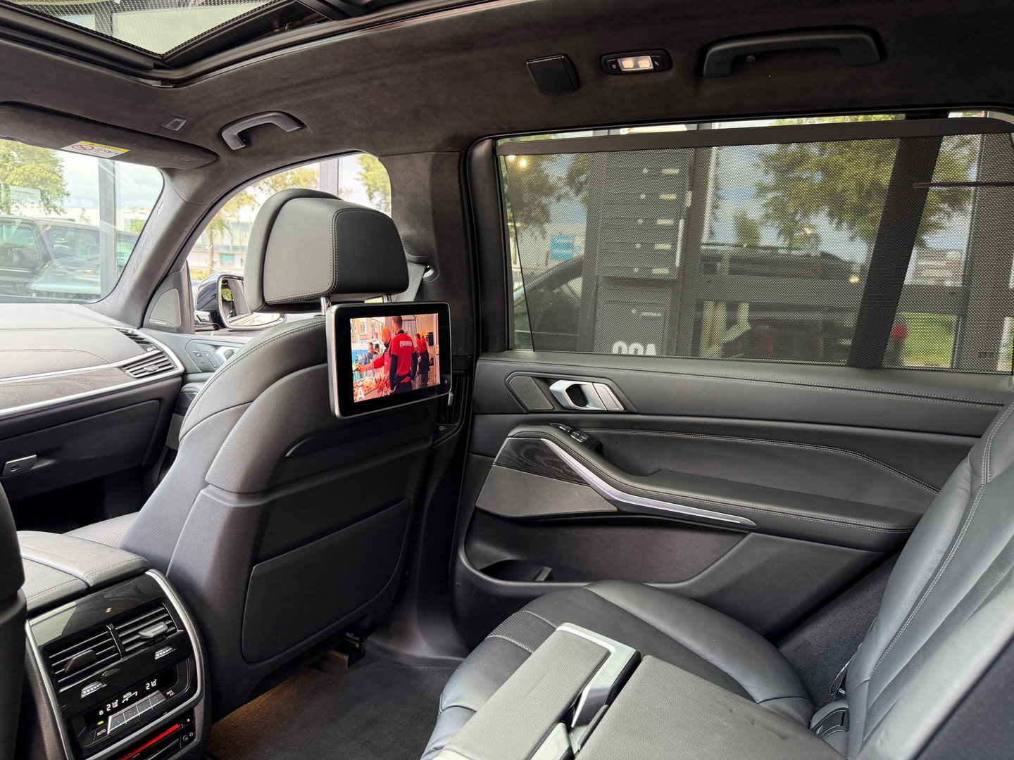 BMW X7 XDrive40i High Exe M-sport 7P|Pano|TV|Massage|Memory|Sky-Lounge|Soft-Close|Laser-Lights