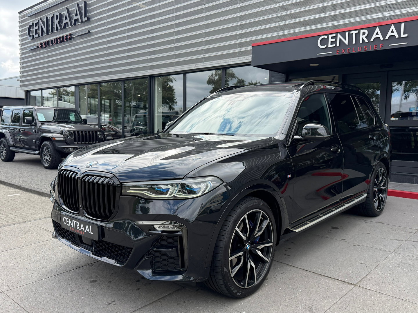 BMW X7 XDrive40i High Exe M-sport 7P|Pano|TV|Massage|Memory|Sky-Lounge|Soft-Close|Laser-Lights