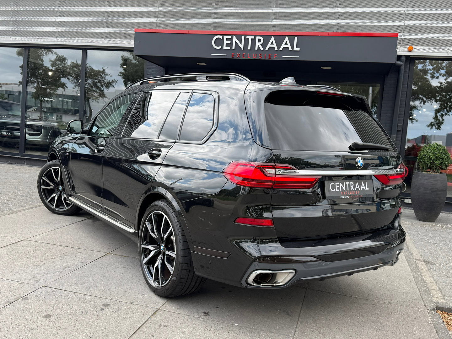 BMW X7 XDrive40i High Exe M-sport 7P|Pano|TV|Massage|Memory|Sky-Lounge|Soft-Close|Laser-Lights