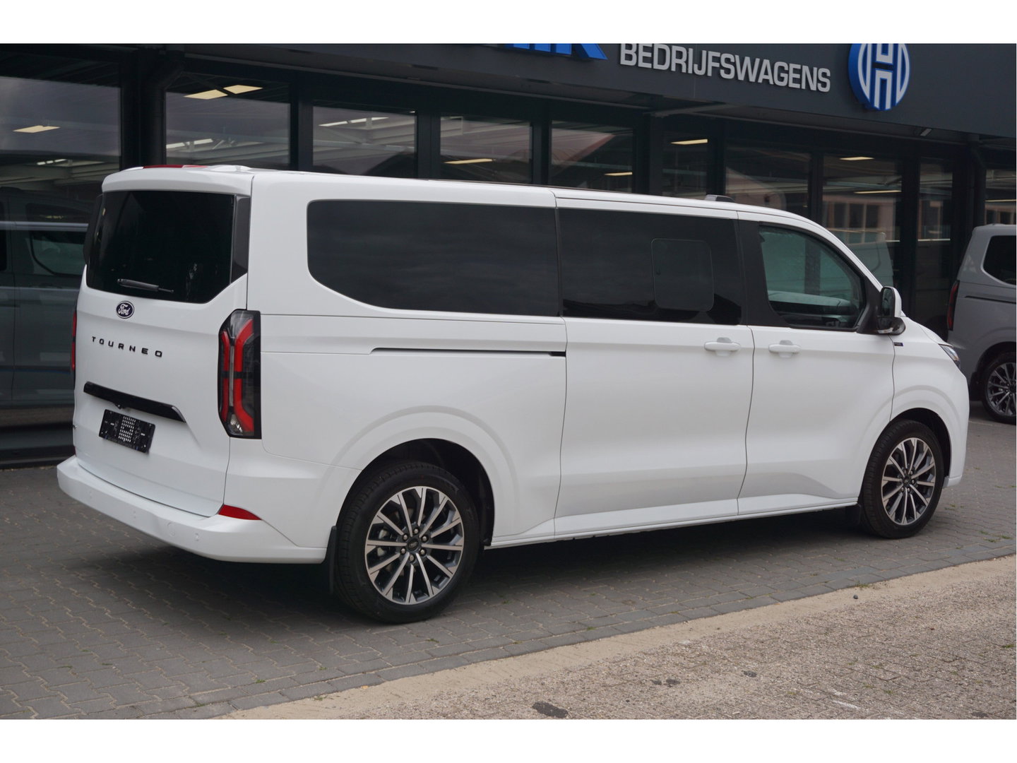 Ford Transit Custom Tourneo 340L 2.5 PHEV 233PK Titanium X PRIJS INCL. BPM Leder, 19" LM, B&O, Pano, Elec. Schuifdeur, Trekhaak!! NR. TR19