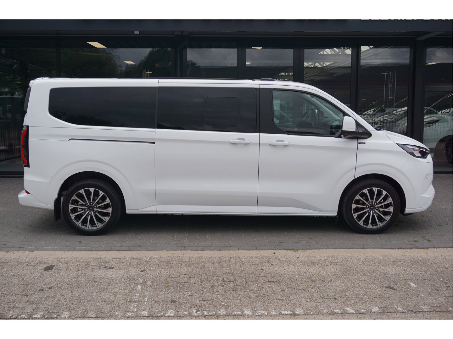 Ford Transit Custom Tourneo 340L 2.5 PHEV 233PK Titanium X PRIJS INCL. BPM Leder, 19" LM, B&O, Pano, Elec. Schuifdeur, Trekhaak!! NR. TR19