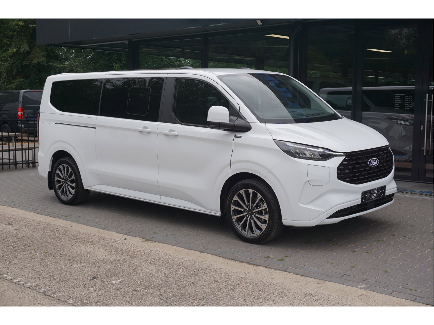 Ford Transit Custom Tourneo 340L 2.5 PHEV 233PK Titanium X PRIJS INCL. BPM Leder, 19" LM, B&O, Pano, Elec. Schuifdeur, Trekhaak!! NR. TR19