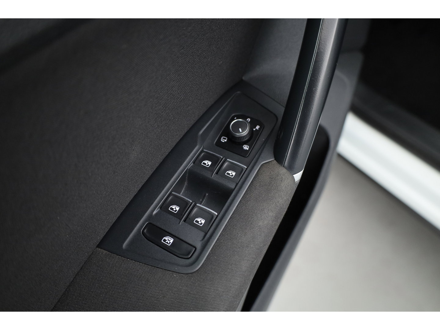 Volkswagen Tiguan 1.4 TSI Comfortline | Cruise Contr. | Trekhaak | All Season | Camera | Navi | Stoelverw. | PDC V+A