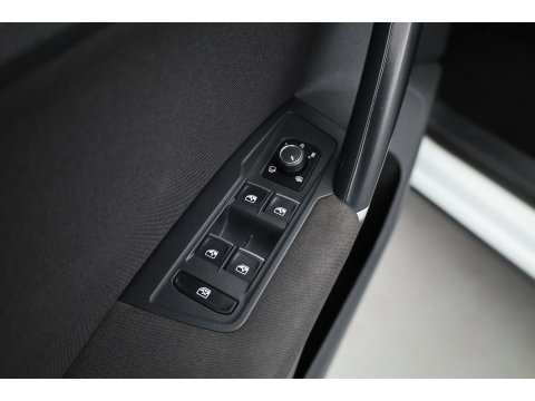 Volkswagen Tiguan 1.4 TSI Comfortline | Cruise Contr. | Trekhaak | All Season | Camera | Navi | Stoelverw. | PDC V+A
