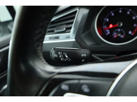 Volkswagen Tiguan 1.4 TSI Comfortline | Cruise Contr. | Trekhaak | All Season | Camera | Navi | Stoelverw. | PDC V+A