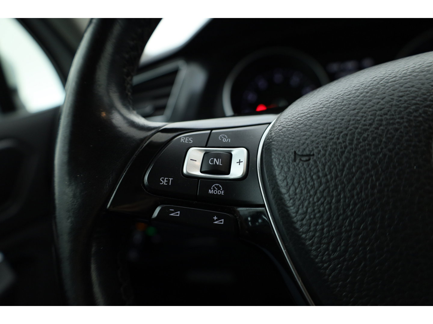 Volkswagen Tiguan 1.4 TSI Comfortline | Cruise Contr. | Trekhaak | All Season | Camera | Navi | Stoelverw. | PDC V+A