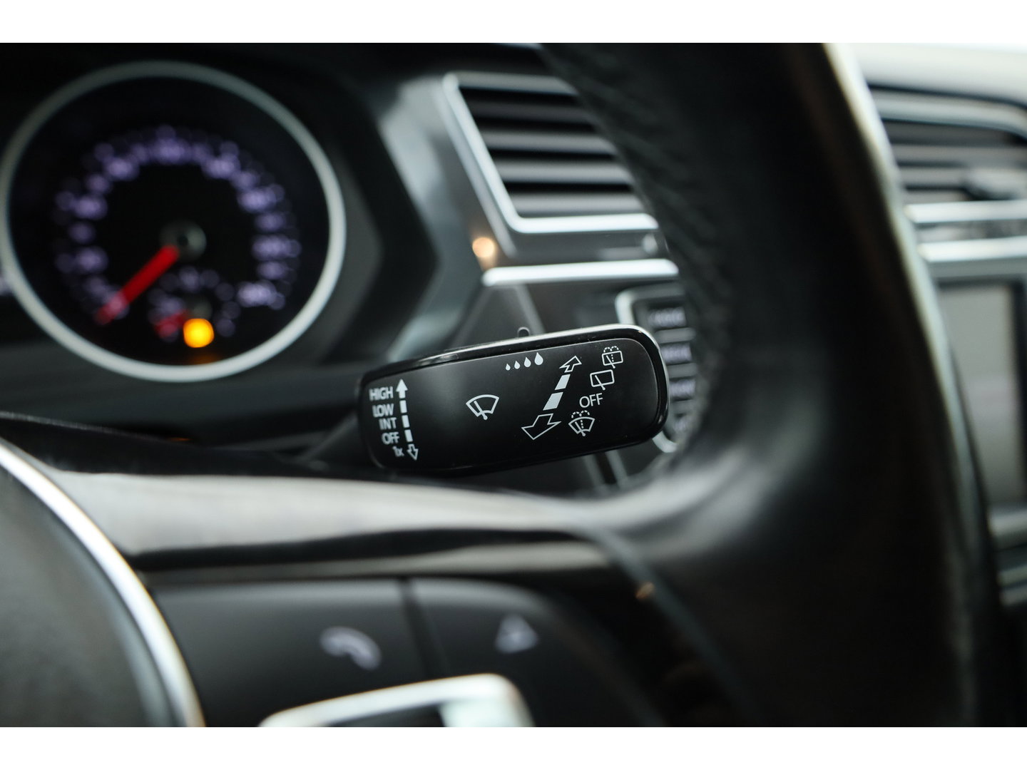 Volkswagen Tiguan 1.4 TSI Comfortline | Cruise Contr. | Trekhaak | All Season | Camera | Navi | Stoelverw. | PDC V+A