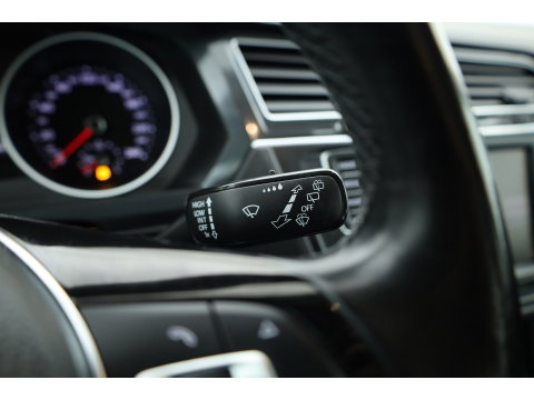 Volkswagen Tiguan 1.4 TSI Comfortline | Cruise Contr. | Trekhaak | All Season | Camera | Navi | Stoelverw. | PDC V+A