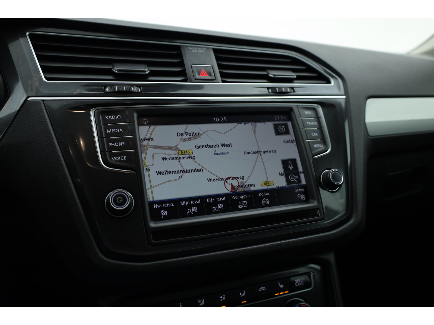 Volkswagen Tiguan 1.4 TSI Comfortline | Cruise Contr. | Trekhaak | All Season | Camera | Navi | Stoelverw. | PDC V+A