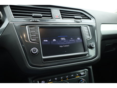 Volkswagen Tiguan 1.4 TSI Comfortline | Cruise Contr. | Trekhaak | All Season | Camera | Navi | Stoelverw. | PDC V+A