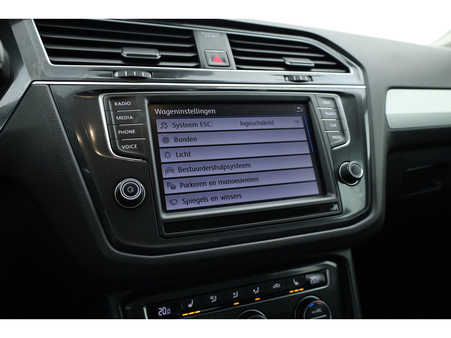 Volkswagen Tiguan 1.4 TSI Comfortline | Cruise Contr. | Trekhaak | All Season | Camera | Navi | Stoelverw. | PDC V+A