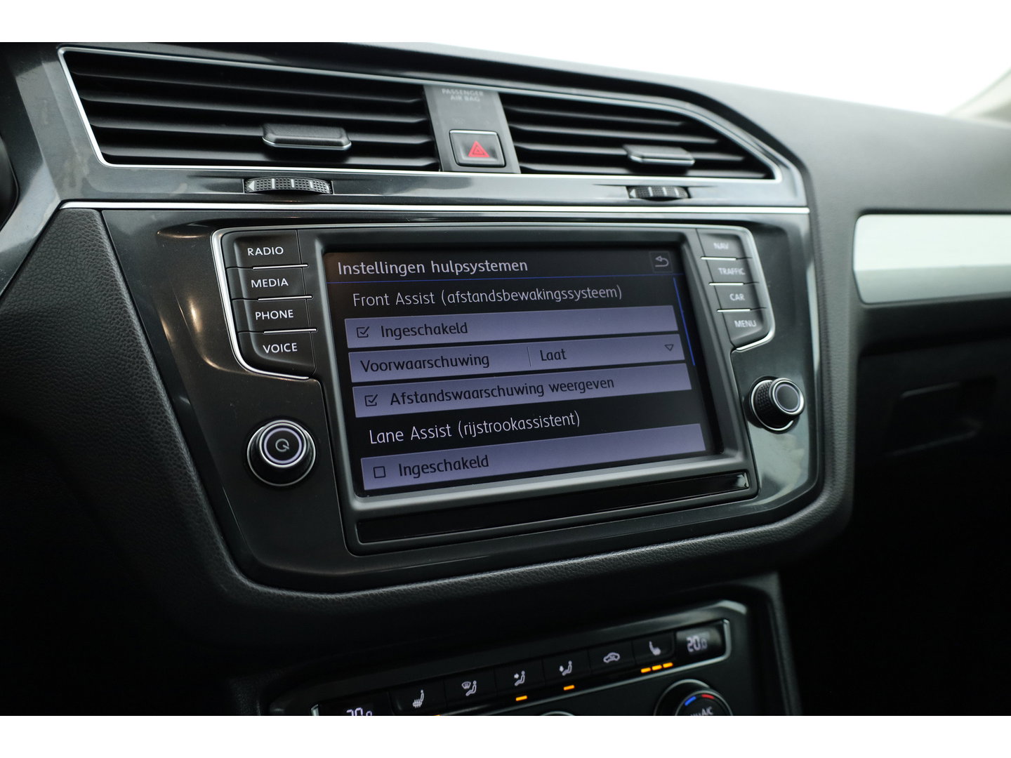 Volkswagen Tiguan 1.4 TSI Comfortline | Cruise Contr. | Trekhaak | All Season | Camera | Navi | Stoelverw. | PDC V+A
