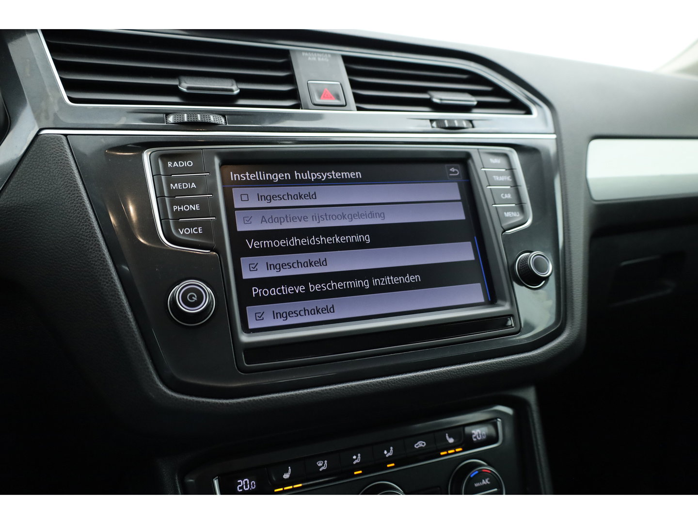 Volkswagen Tiguan 1.4 TSI Comfortline | Cruise Contr. | Trekhaak | All Season | Camera | Navi | Stoelverw. | PDC V+A