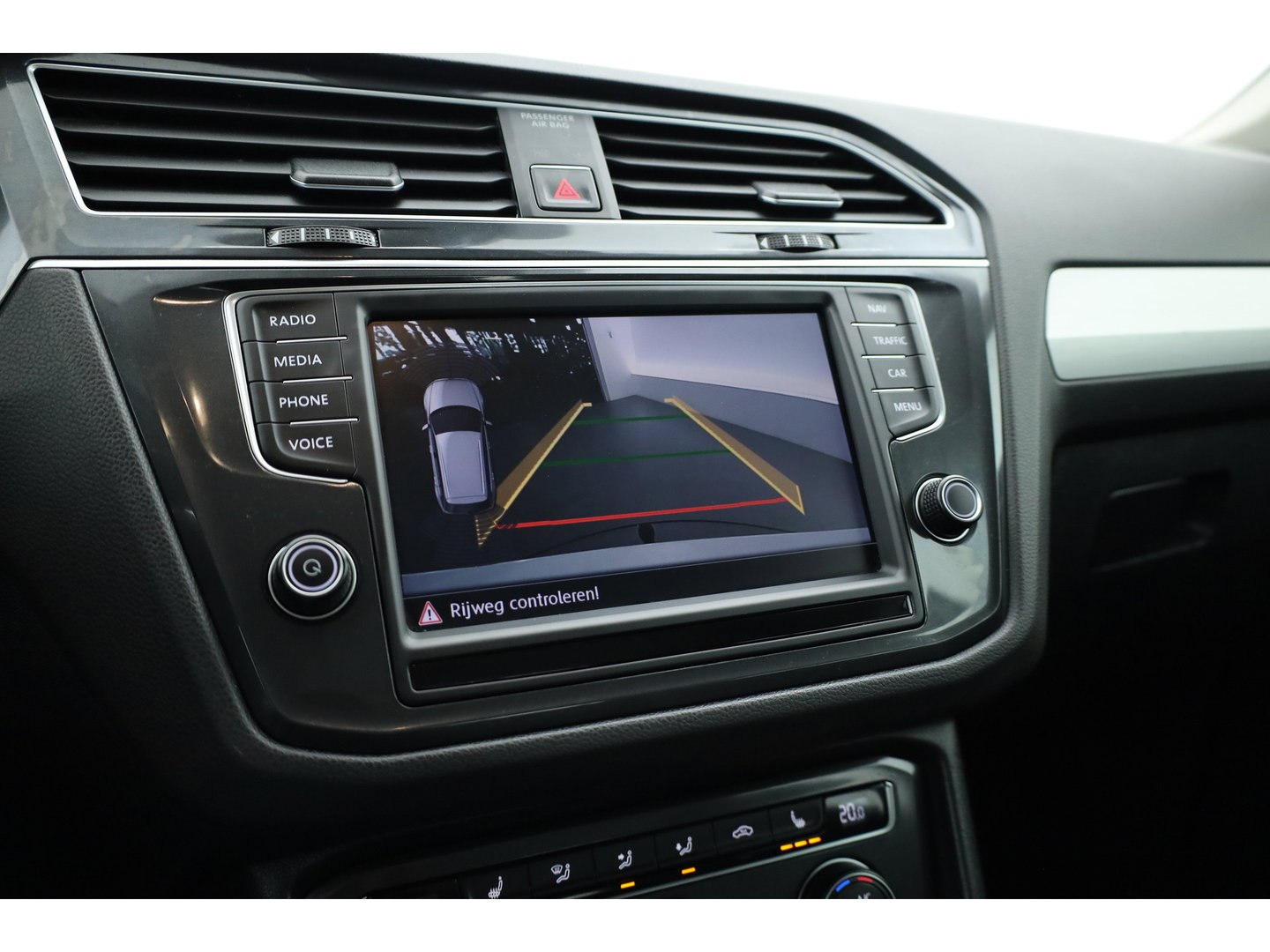 Volkswagen Tiguan 1.4 TSI Comfortline | Cruise Contr. | Trekhaak | All Season | Camera | Navi | Stoelverw. | PDC V+A
