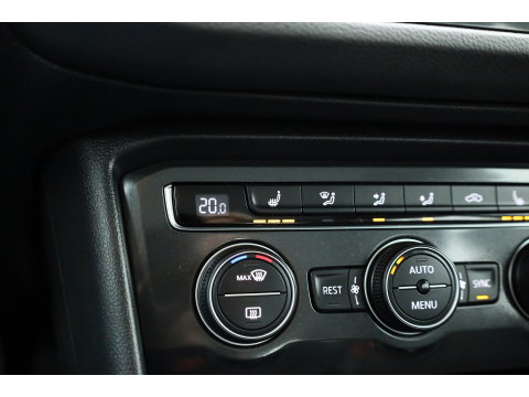 Volkswagen Tiguan 1.4 TSI Comfortline | Cruise Contr. | Trekhaak | All Season | Camera | Navi | Stoelverw. | PDC V+A