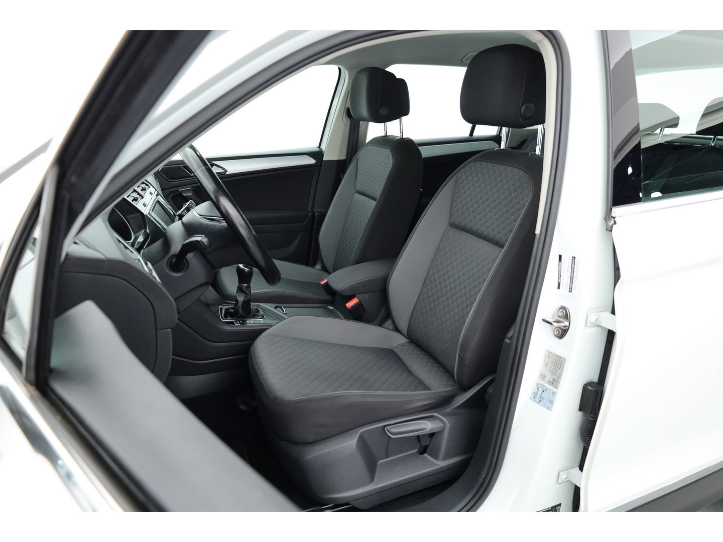 Volkswagen Tiguan 1.4 TSI Comfortline | Cruise Contr. | Trekhaak | All Season | Camera | Navi | Stoelverw. | PDC V+A