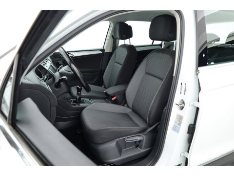 Volkswagen Tiguan 1.4 TSI Comfortline | Cruise Contr. | Trekhaak | All Season | Camera | Navi | Stoelverw. | PDC V+A